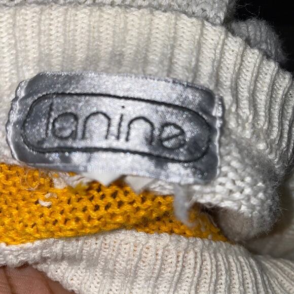 Janine Vintage Hand Knit Floral Embroidered Short Sleeve Sweater Pullover - Picture 5 of 8